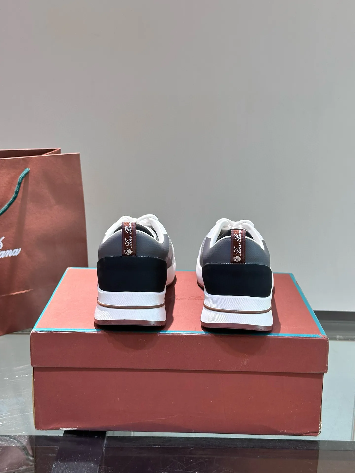 Factory price: 540💰Loro men's shoes💰iana niche Loro classic jogging shoes, men's lace-up casual shoes and sneakers, high-quality lightweight and comfortable fabrics, suitable for outdoor leisure, the color scheme is young and energetic, and it looks great with sportswear or casual suits! Size: 39-45 (38, 46 customized)
